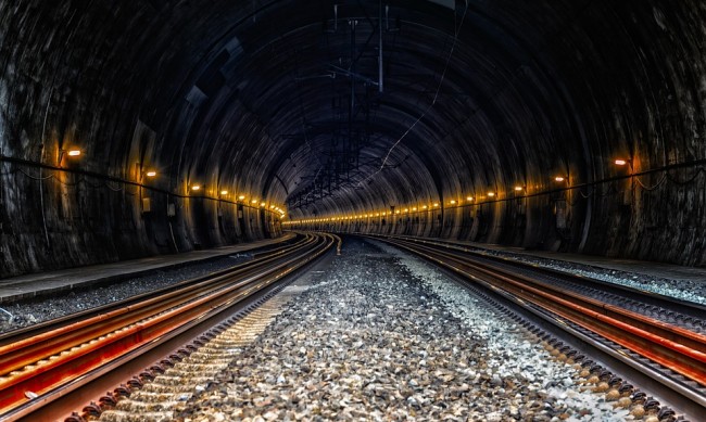 Тийнейджърка подкарала метровлак за удоволствие в Ню Йорк