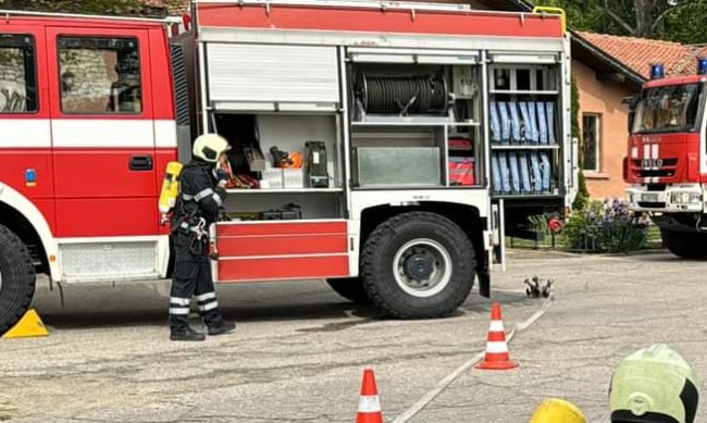 Пожар пламна в завод за целулоза и хартия в Стамболийски