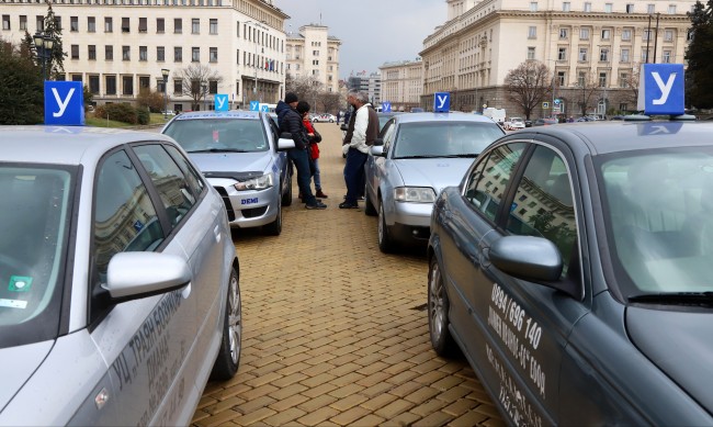 Автоинструктори излизат на протест в София