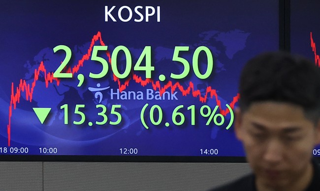 Китайските акции записаха най-добрата седмица от 2008 г. насам