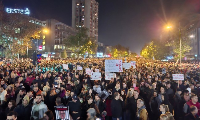 Хиляди протестираха в Нови сад: Корупцията ни убива! 