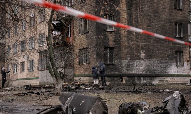 След САЩ и Гърция затвори за граждани посолството си в Киев