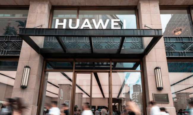 Huawei ще пусне телефон със собствен софтуер