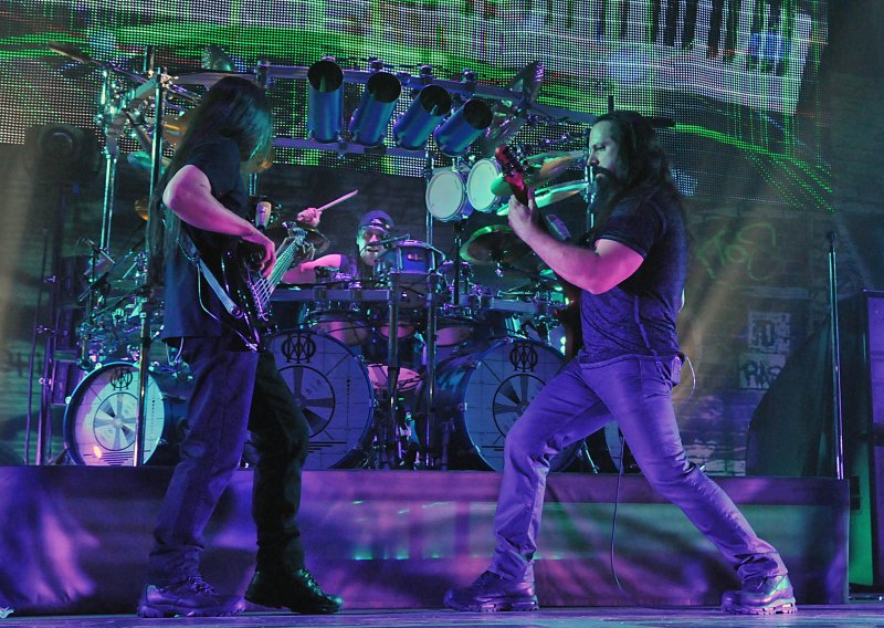 Dream Theater   3-   