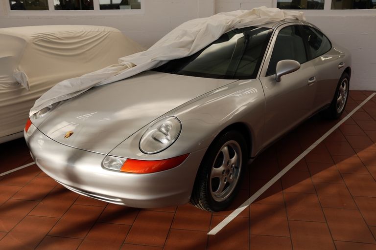     : 7 Porsche-,     