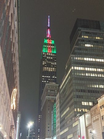 Коледните светлини на Empire State Building